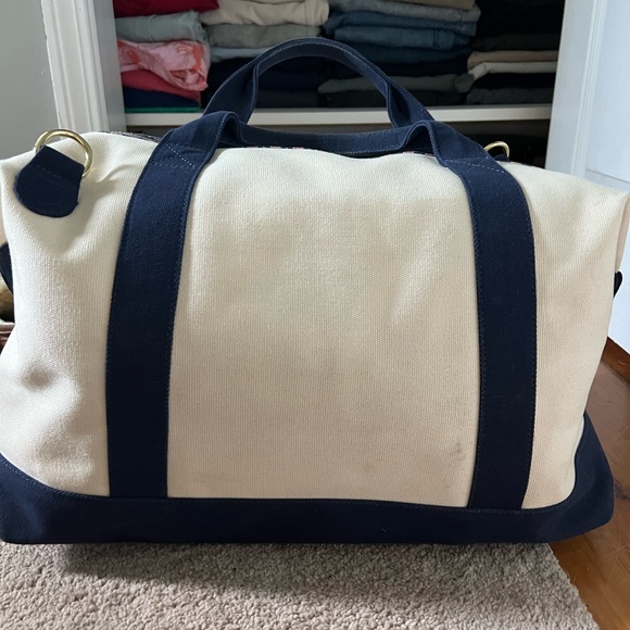 Vineyard Vines Weekender Bag - Picture 4 of 6